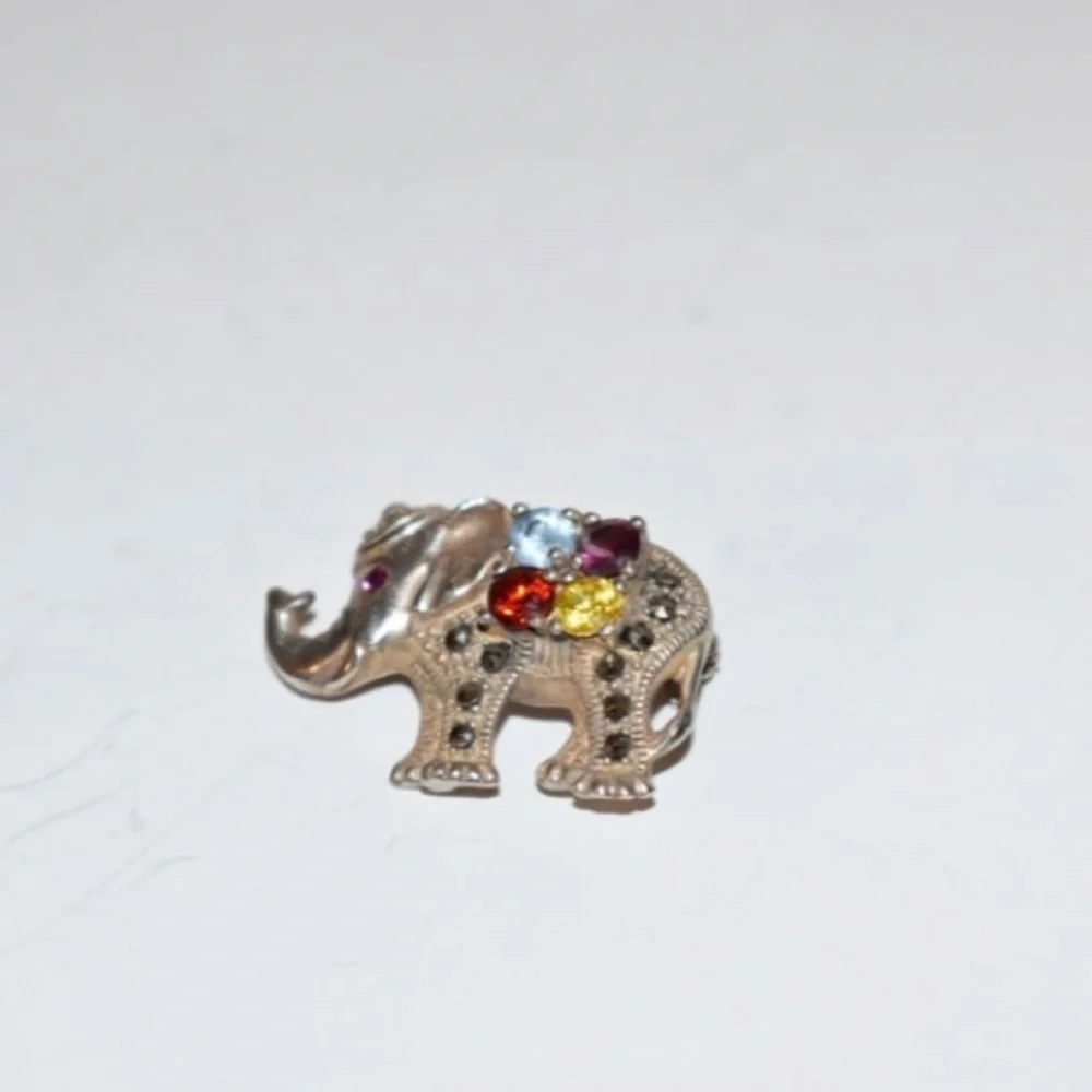 Vintage Sterling Silver elephant gem‎ stone marcasite Brooch